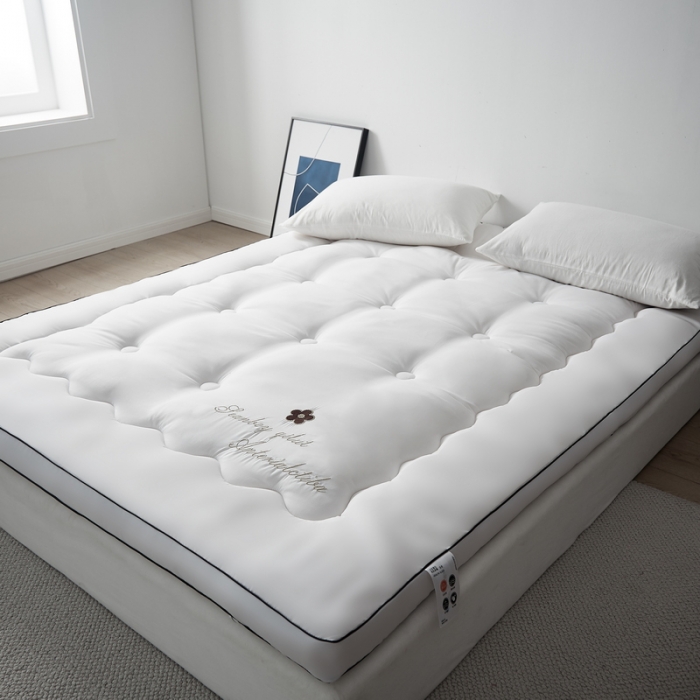 91家纺网 家纺一手货源 找家纺 卡派家纺 2022绣花大豆纤维立体床垫 高雅-白