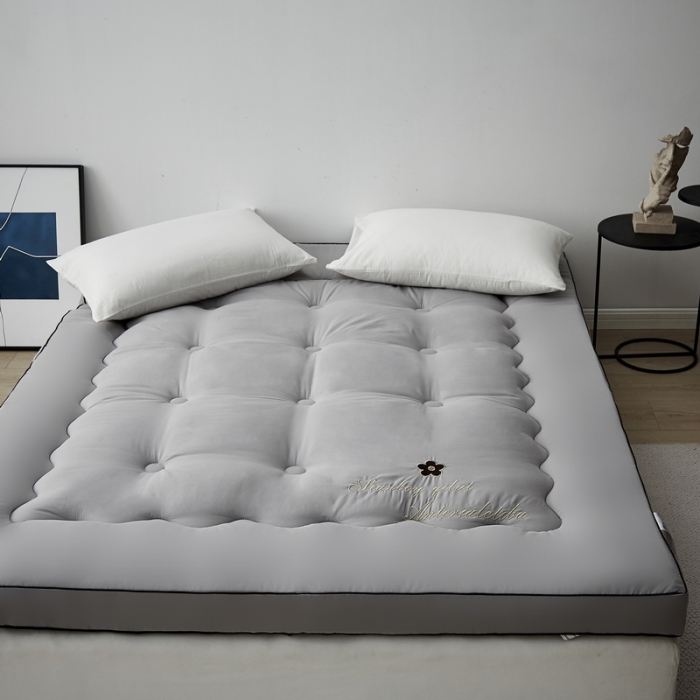 91家纺网 家纺一手货源 找家纺 卡派家纺 2022绣花大豆纤维立体床垫 高雅-灰