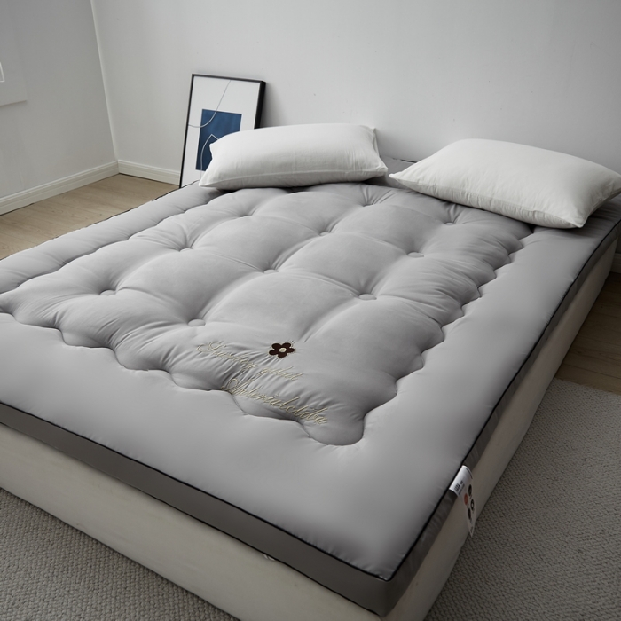 91家纺网 家纺一手货源 找家纺 卡派家纺 2022绣花大豆纤维立体床垫 高雅-灰