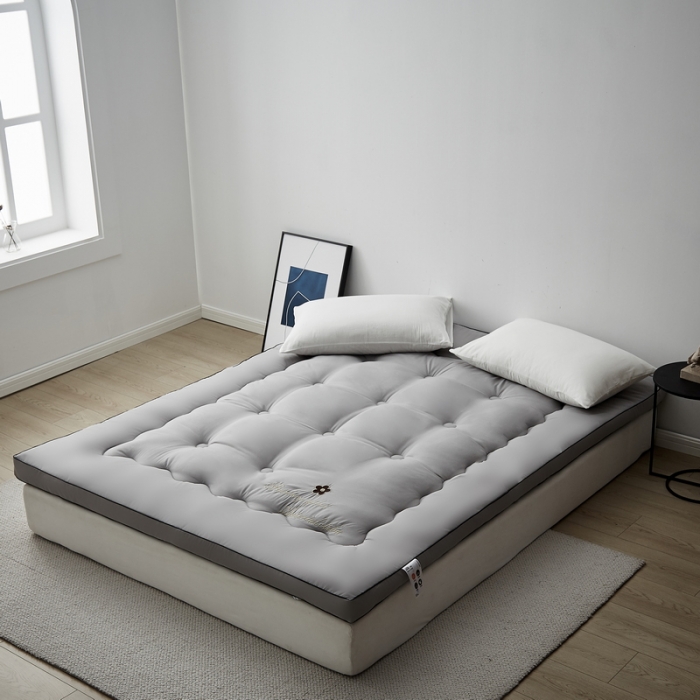 91家纺网 家纺一手货源 找家纺 卡派家纺 2022绣花大豆纤维立体床垫 高雅-灰