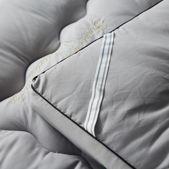 91家纺网 家纺一手货源 找家纺 卡派家纺 2022绣花大豆纤维立体床垫 高雅-灰