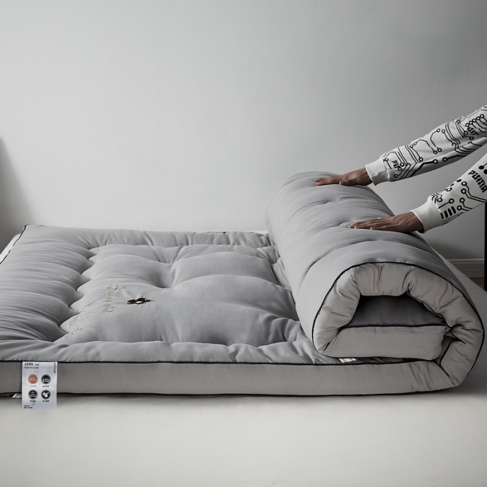 91家纺网 家纺一手货源 找家纺 卡派家纺 2022绣花大豆纤维立体床垫 高雅-灰