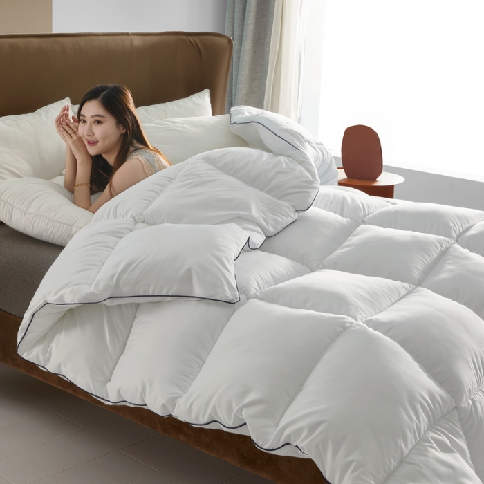 91家纺网 家纺一手货源 找家纺 卡派2023新款方格立体和单边亲肤大豆四季被单边方格被-奶白