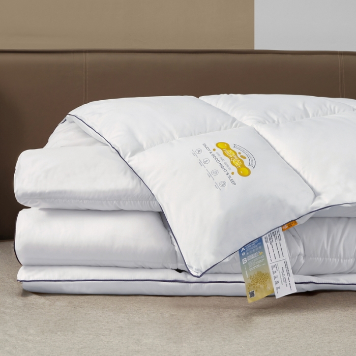 91家纺网 家纺一手货源 找家纺 卡派2023新款方格立体和单边亲肤大豆四季被单边方格被-奶白