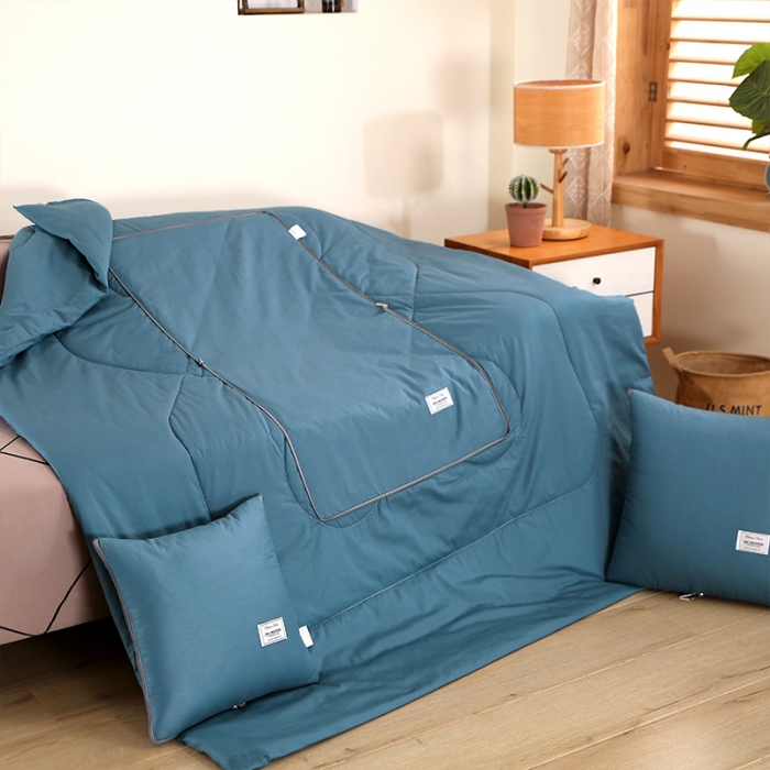 91家纺网 家纺一手货源 找家纺 照世家纺 2022新款13372全棉贴布绣系列抱枕被 孔雀蓝