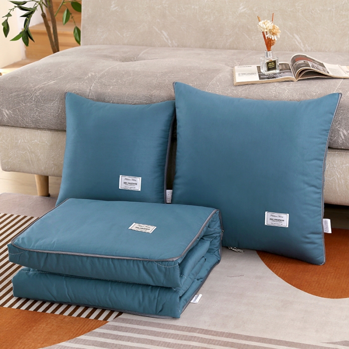 91家纺网 家纺一手货源 找家纺 照世家纺 2022新款13372全棉贴布绣系列抱枕被 孔雀蓝