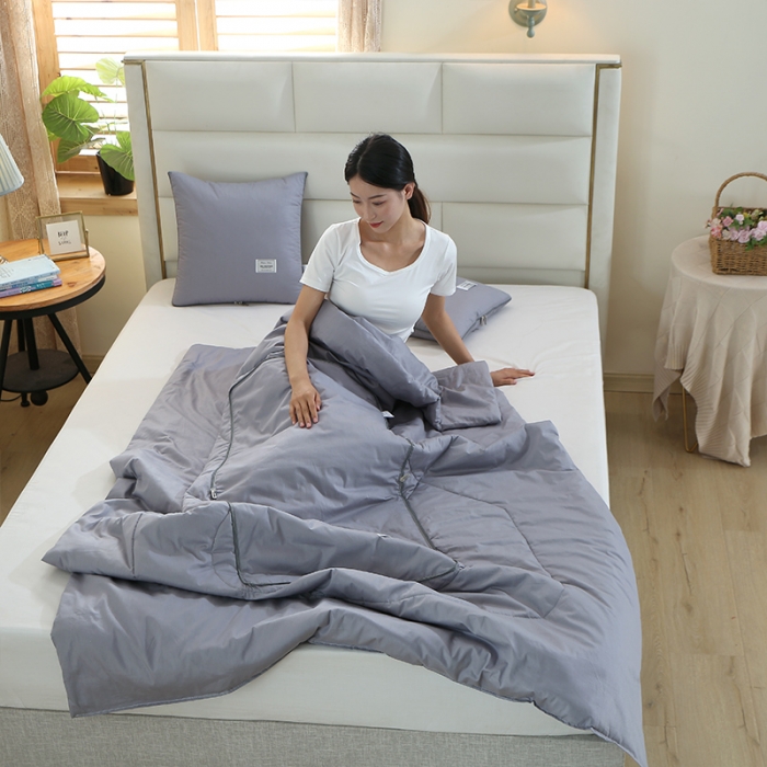 91家纺网 家纺一手货源 找家纺 照世家纺 2022新款13372全棉贴布绣系列抱枕被 浅灰