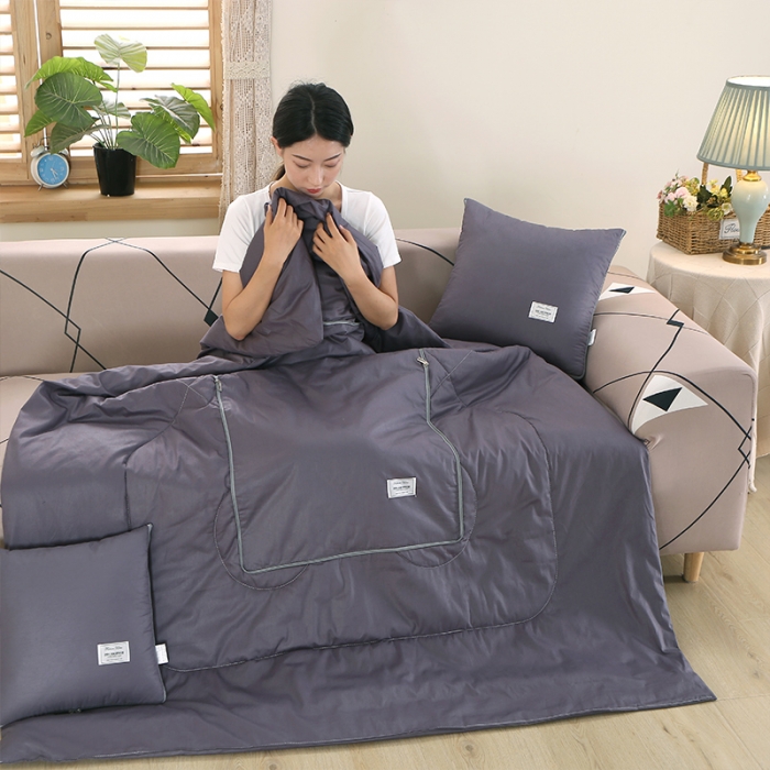 91家纺网 家纺一手货源 找家纺 照世家纺 2022新款13372全棉贴布绣系列抱枕被 深灰