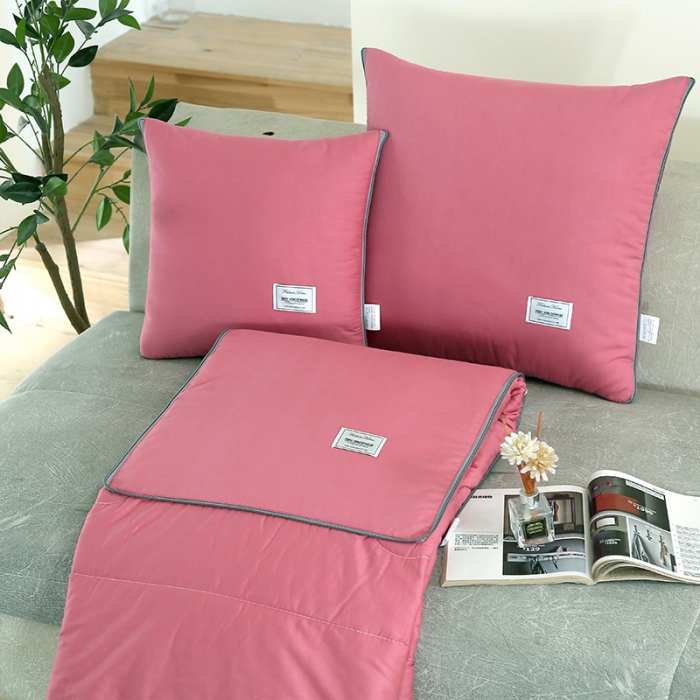 91家纺网 家纺一手货源 找家纺 照世家纺 2022新款13372全棉贴布绣系列抱枕被 胭脂粉