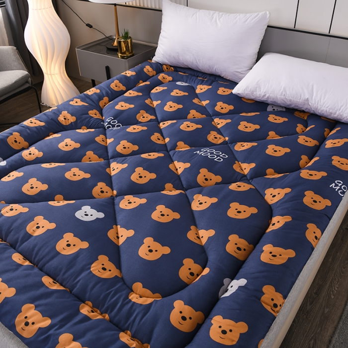 91家纺网 家纺一手货源 找家纺 富威堡家纺2023新款亲肤棉印花床垫 卡通熊