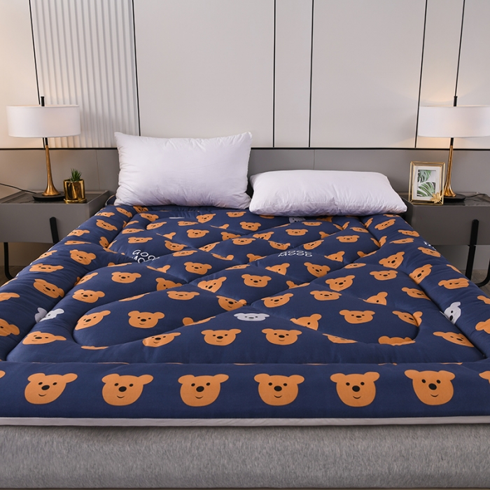 91家纺网 家纺一手货源 找家纺 富威堡家纺2023新款亲肤棉印花床垫 卡通熊