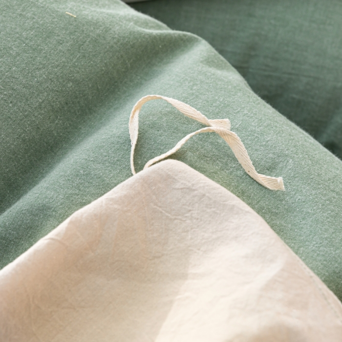91家纺网 家纺一手货源 找家纺 秀色2025新日系简约纯色双拼全棉可水洗四件套 抹茶绿+浅驼