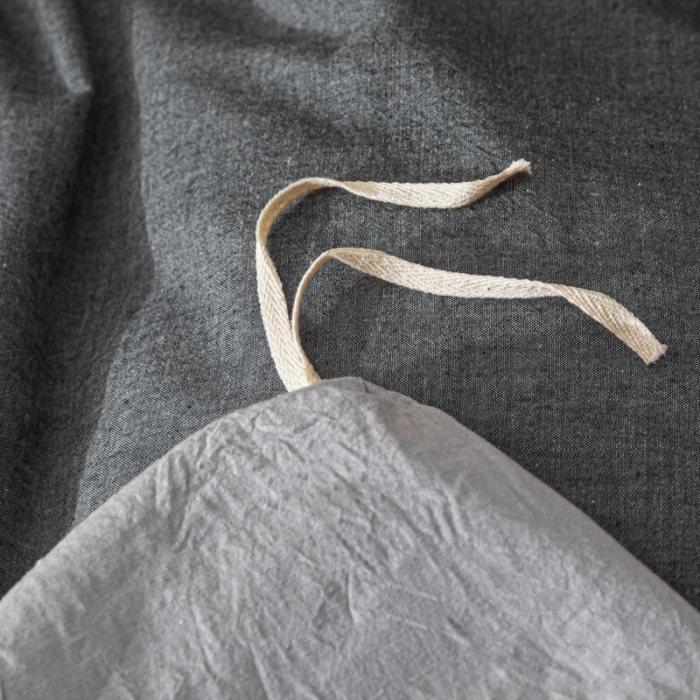 91家纺网 家纺一手货源 找家纺 秀色 2025新日系简约纯色双拼全棉可水洗四件套 深灰+浅灰