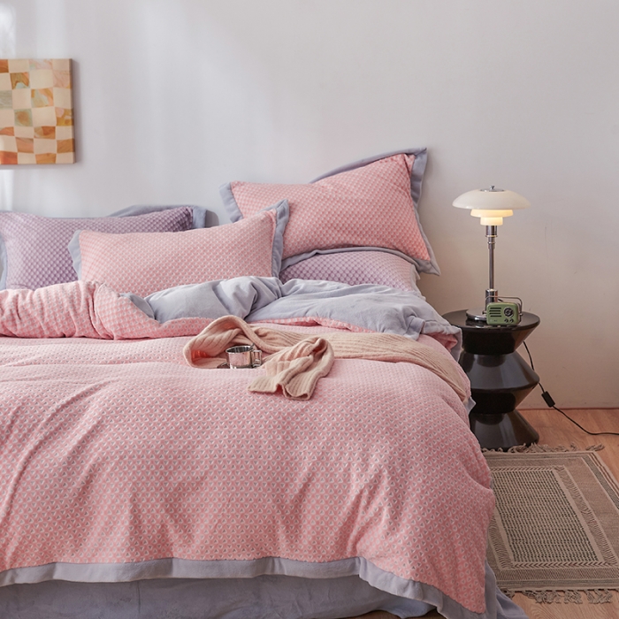 91家纺网 家纺一手货源 找家纺 佳梦家纺 2022新款240克芙暖绒提花四件套-寻梦 寻梦（樱花粉）