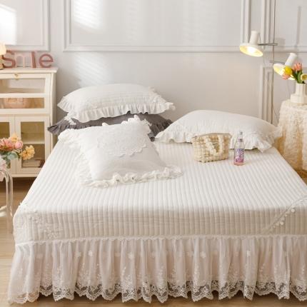 91家纺网 家纺一手货源 找家纺 菊上家纺2022新款全棉色织水洗棉床盖花西系列 白色