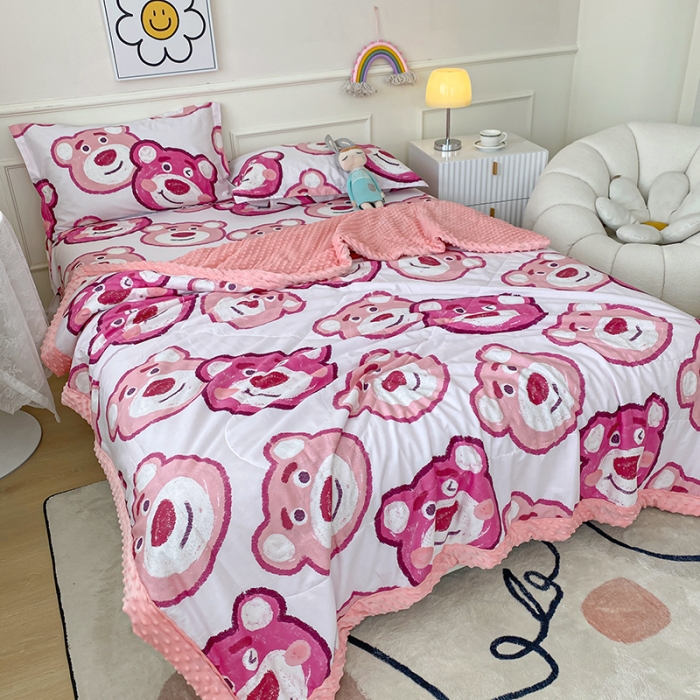 91家纺网 家纺一手货源 找家纺 一米阳光 2022新款迪士尼豆豆绒夏被四件套 草莓熊