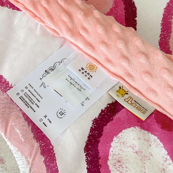 91家纺网 家纺一手货源 找家纺 一米阳光 2022新款迪士尼豆豆绒夏被四件套 草莓熊