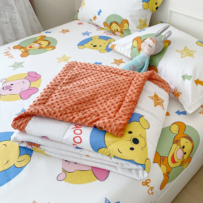 91家纺网 家纺一手货源 找家纺 一米阳光 2022新款迪士尼豆豆绒夏被四件套 维尼家族（大头像）