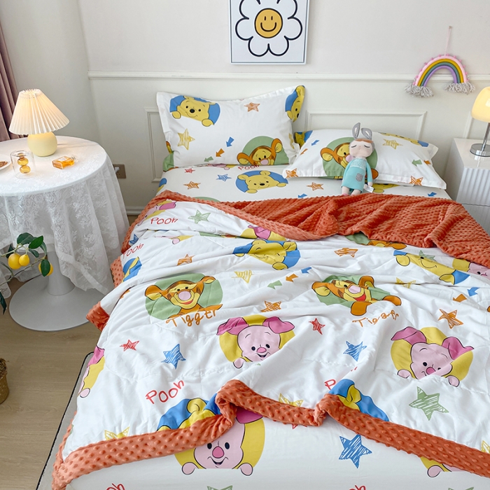 91家纺网 家纺一手货源 找家纺 一米阳光 2022新款迪士尼豆豆绒夏被四件套 维尼家族（大头像）