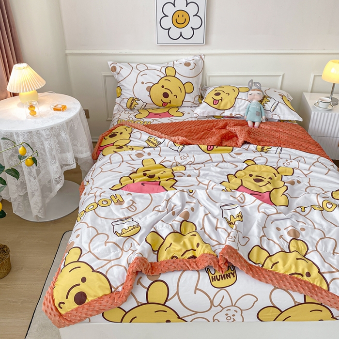 91家纺网 家纺一手货源 找家纺 一米阳光 2022新款迪士尼豆豆绒夏被四件套 维尼熊