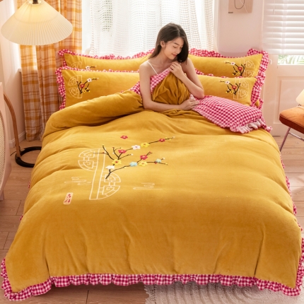 91家纺网 家纺一手货源 找家纺 2025新款高克重韩版花边牛奶绒四件套 中国风加厚毛巾绣绣花被套床裙床笠款可选