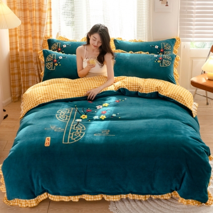 91家纺网 家纺一手货源 找家纺 2025新款高克重韩版花边牛奶绒四件套 中国风加厚毛巾绣绣花被套床裙床笠款可选