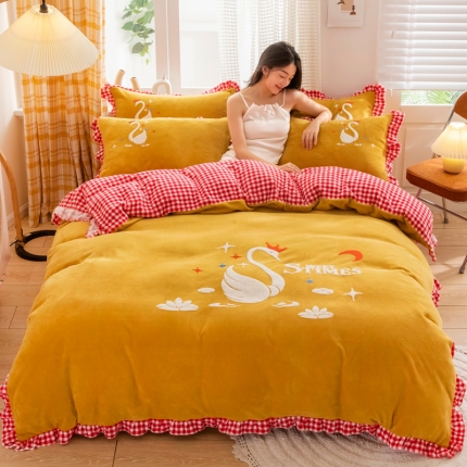 91家纺网 家纺一手货源 找家纺 2025新款高克重韩版花边牛奶绒四件套 中国风加厚毛巾绣绣花被套床裙床笠款可选