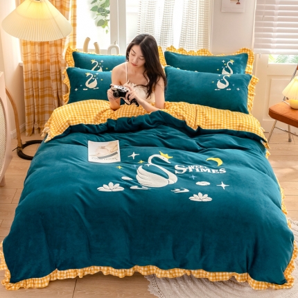 91家纺网 家纺一手货源 找家纺 2025新款高克重韩版花边牛奶绒四件套 中国风加厚毛巾绣绣花被套床裙床笠款可选