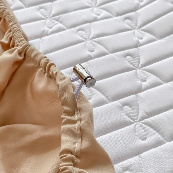 91家纺网 家纺一手货源 找家纺 鑫钰 2023新款蝴蝶结亲肤夹棉床裙款床笠 蝴蝶结-卡其