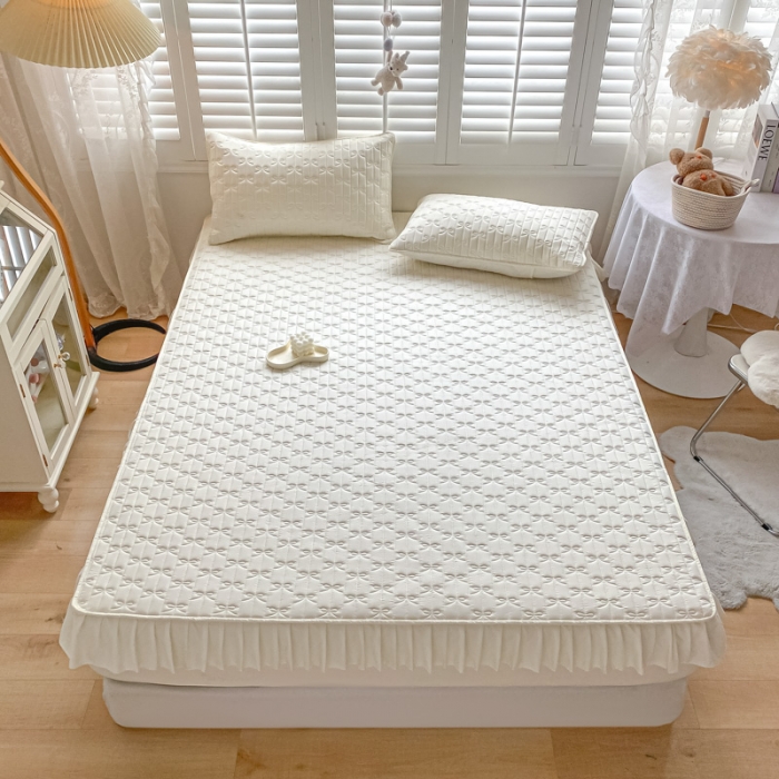 91家纺网 家纺一手货源 找家纺 鑫钰 2023新款蝴蝶结亲肤夹棉床裙款床笠 蝴蝶结-米白