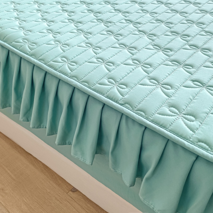 91家纺网 家纺一手货源 找家纺 鑫钰 2023新款蝴蝶结亲肤夹棉床裙款床笠 蝴蝶结-天空蓝