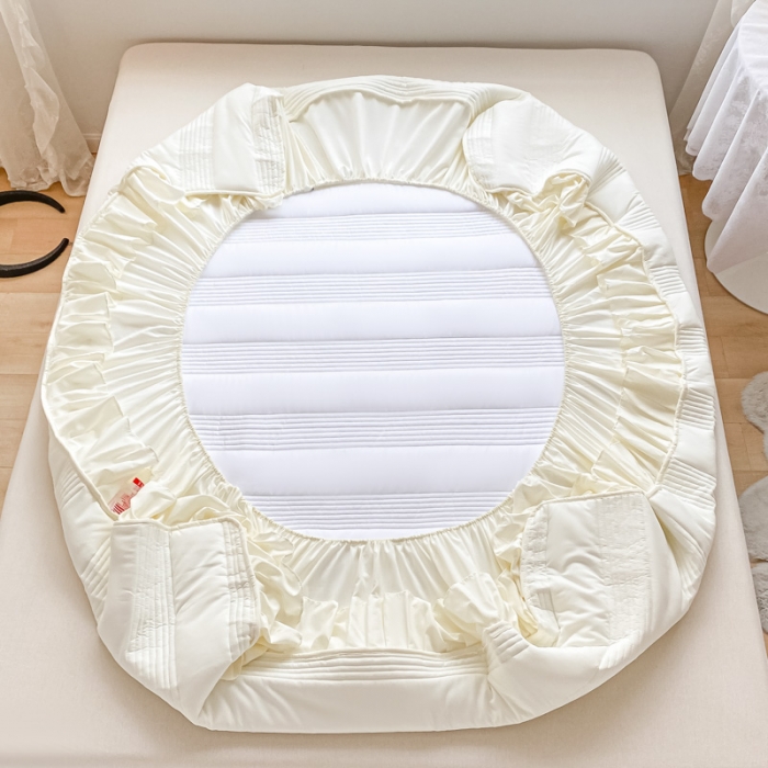 91家纺网 家纺一手货源 找家纺 鑫钰 2023新款蝴蝶结亲肤夹棉床裙款床笠 罗曼-米白