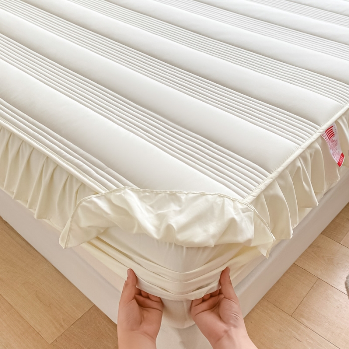 91家纺网 家纺一手货源 找家纺 鑫钰 2023新款蝴蝶结亲肤夹棉床裙款床笠 罗曼-米白