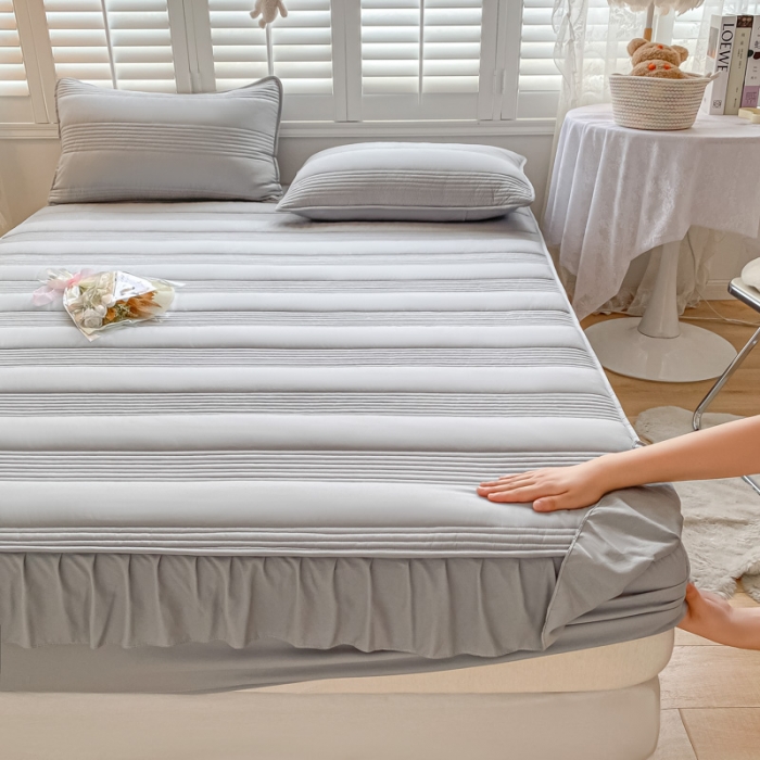 91家纺网 家纺一手货源 找家纺 鑫钰 2023新款蝴蝶结亲肤夹棉床裙款床笠 罗曼-浅灰