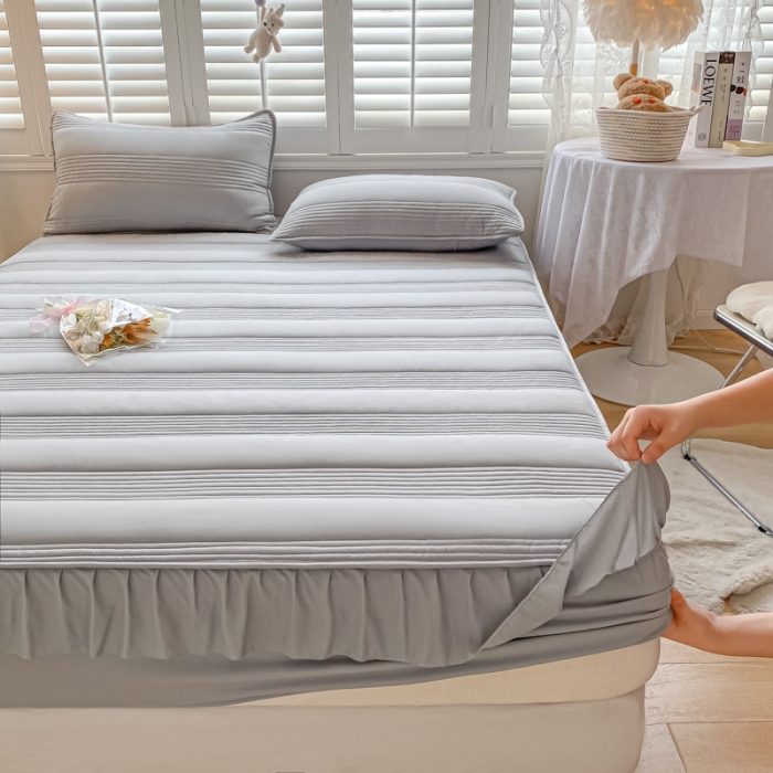 91家纺网 家纺一手货源 找家纺 鑫钰 2023新款蝴蝶结亲肤夹棉床裙款床笠 罗曼-浅灰