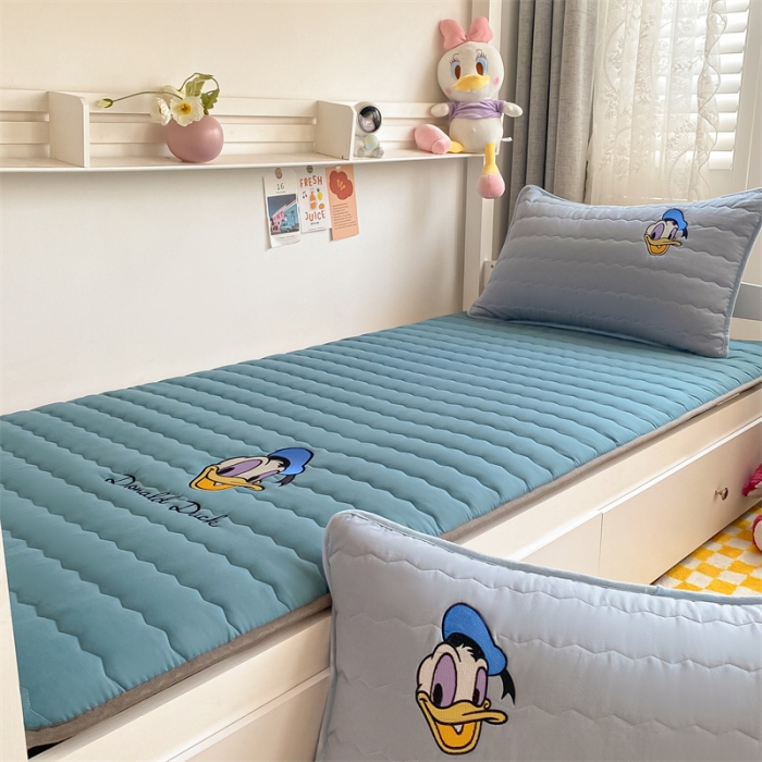91家纺网 家纺一手货源 找家纺 鑫钰 2023新款烫画学生床垫 唐老鸭