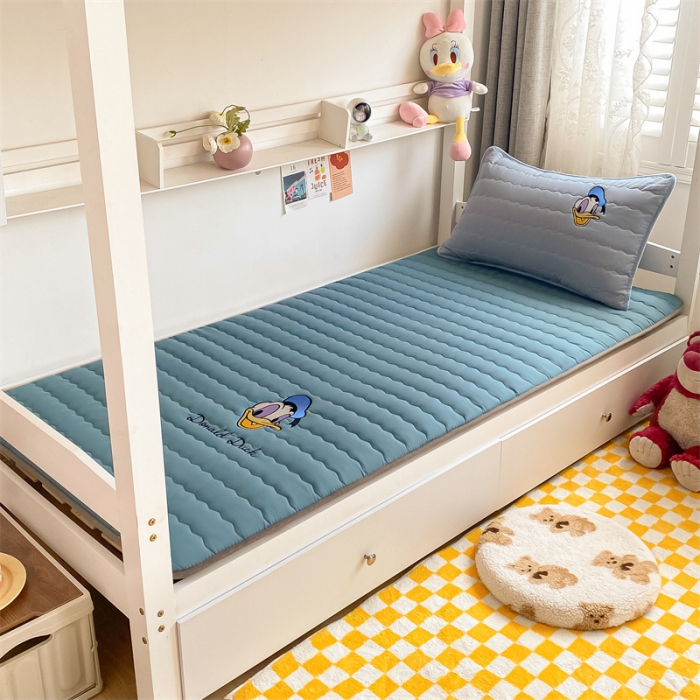 91家纺网 家纺一手货源 找家纺 鑫钰 2023新款烫画学生床垫 唐老鸭