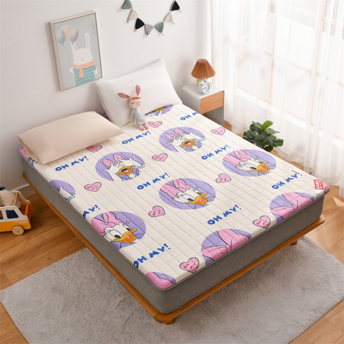 91家纺网 家纺一手货源 找家纺 鑫钰 2023新款全棉印花迪士尼床垫 黛西