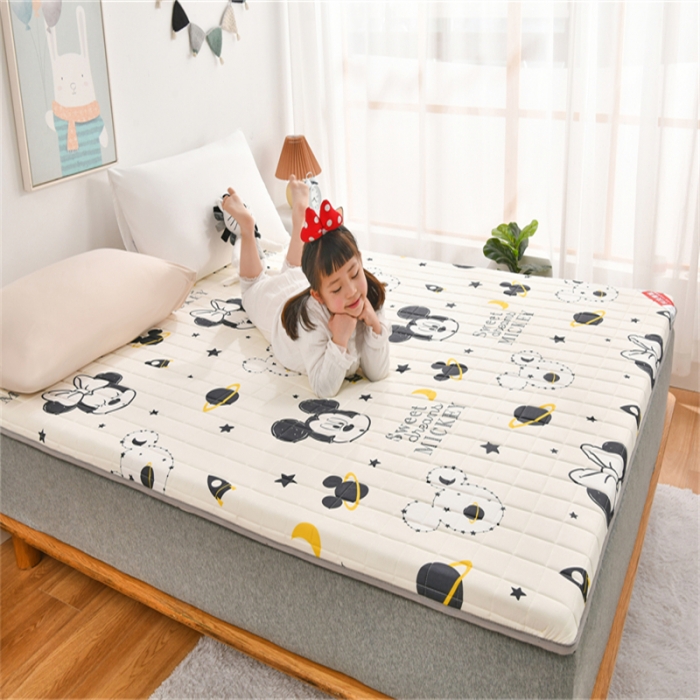 91家纺网 家纺一手货源 找家纺 鑫钰 2023新款全棉印花迪士尼床垫 米奇