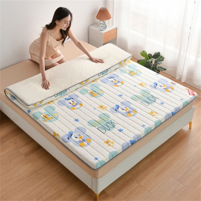 91家纺网 家纺一手货源 找家纺 鑫钰 2023新款全棉印花迪士尼床垫 纳德宝宝