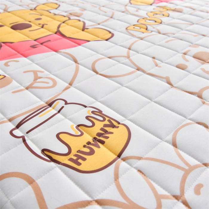 91家纺网 家纺一手货源 找家纺 鑫钰 2023新款全棉印花迪士尼床垫 小熊维尼