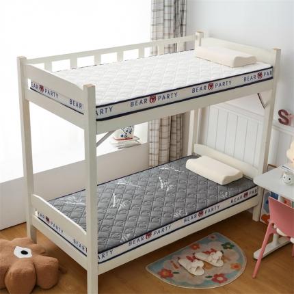 91家纺网 家纺一手货源 找家纺 鑫钰 2023新款学生针织立体床垫 草莓熊-竹叶灰