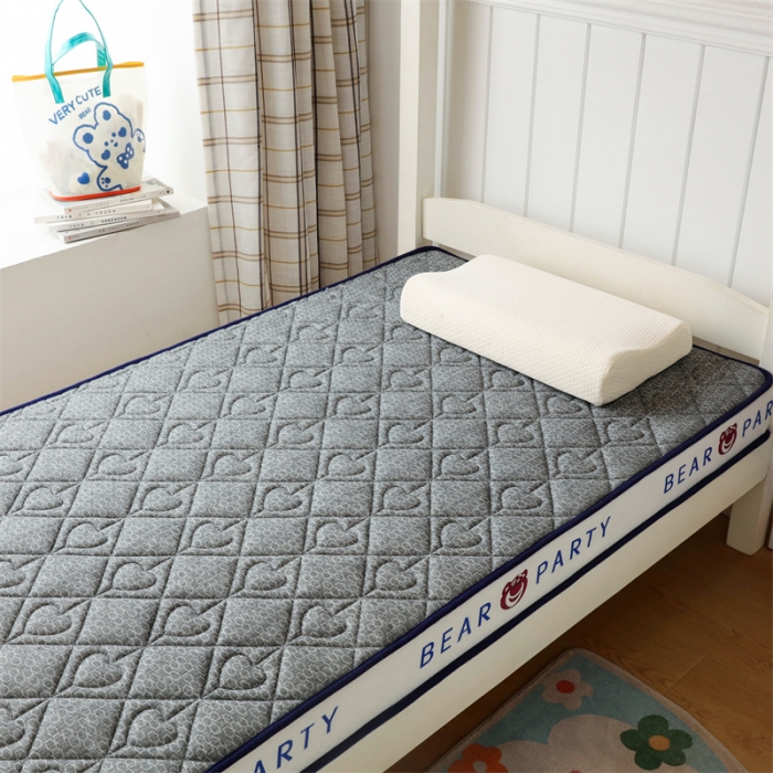 91家纺网 家纺一手货源 找家纺 鑫钰 2023新款学生针织立体床垫 草莓熊-高级灰