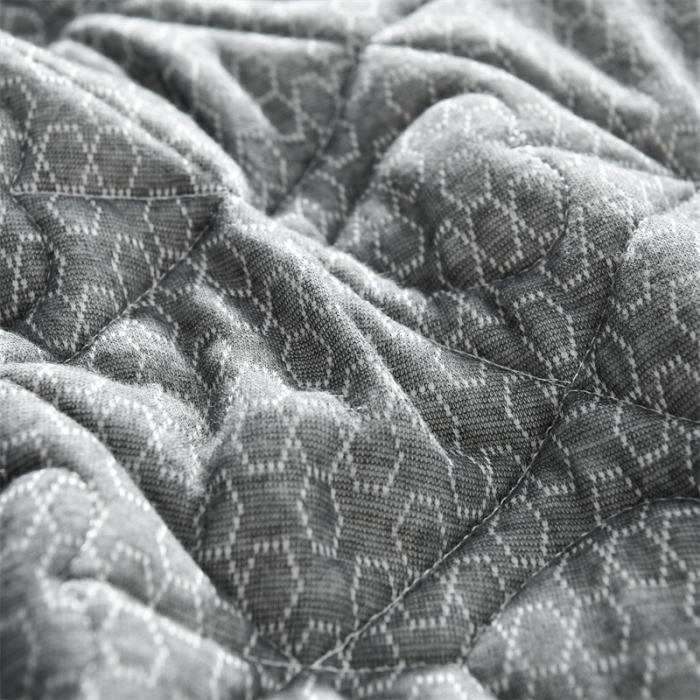 91家纺网 家纺一手货源 找家纺 鑫钰 2023新款学生针织立体床垫 草莓熊-高级灰