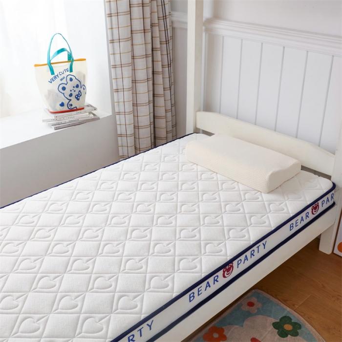 91家纺网 家纺一手货源 找家纺 鑫钰 2023新款学生针织立体床垫 草莓熊-象牙白