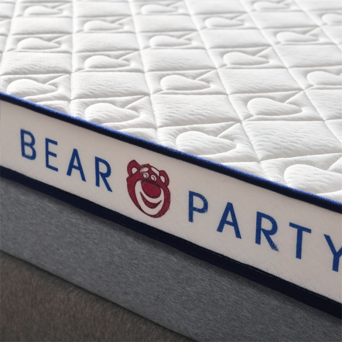 91家纺网 家纺一手货源 找家纺 鑫钰 2023新款学生针织立体床垫 草莓熊-象牙白