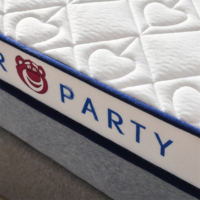 91家纺网 家纺一手货源 找家纺 鑫钰 2023新款学生针织立体床垫 草莓熊-象牙白