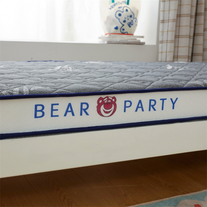 91家纺网 家纺一手货源 找家纺 鑫钰 2023新款学生针织立体床垫 草莓熊-竹叶灰