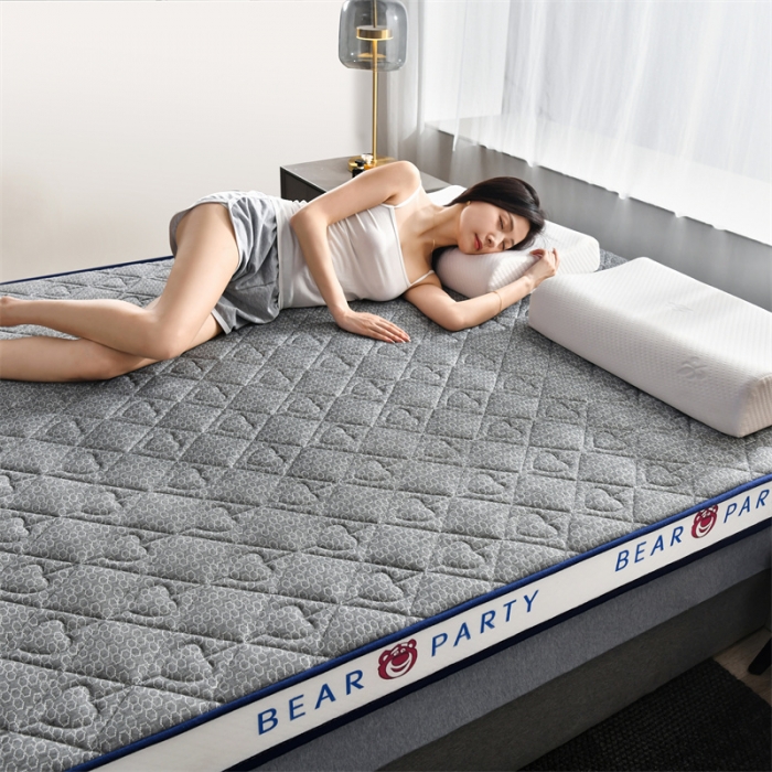 91家纺网 家纺一手货源 找家纺 鑫钰 2023新款成人针织立体床垫 草莓熊-高级灰