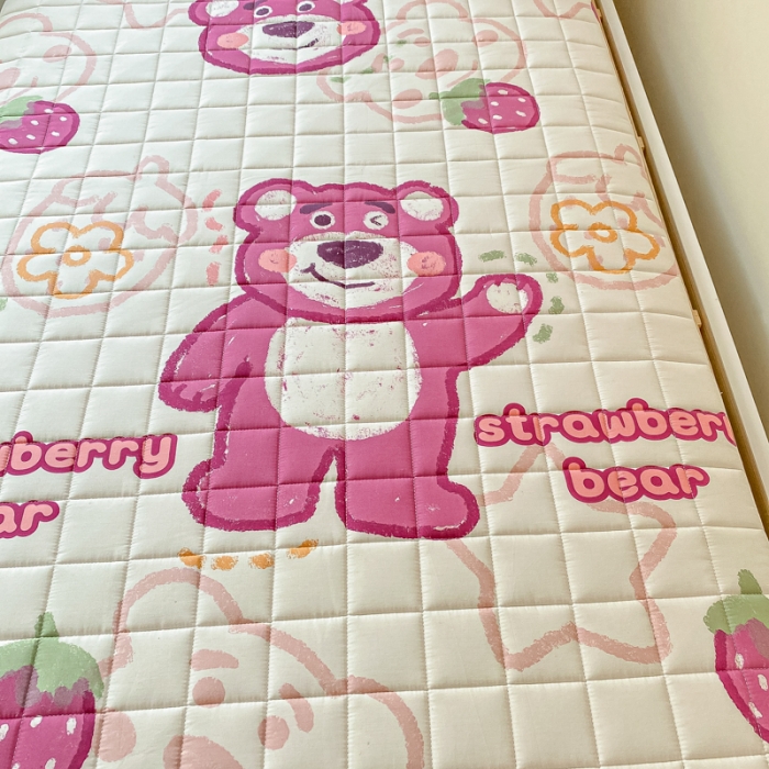 91家纺网 家纺一手货源 找家纺 鑫钰 2023新款迪士尼印花学生床垫 草莓熊